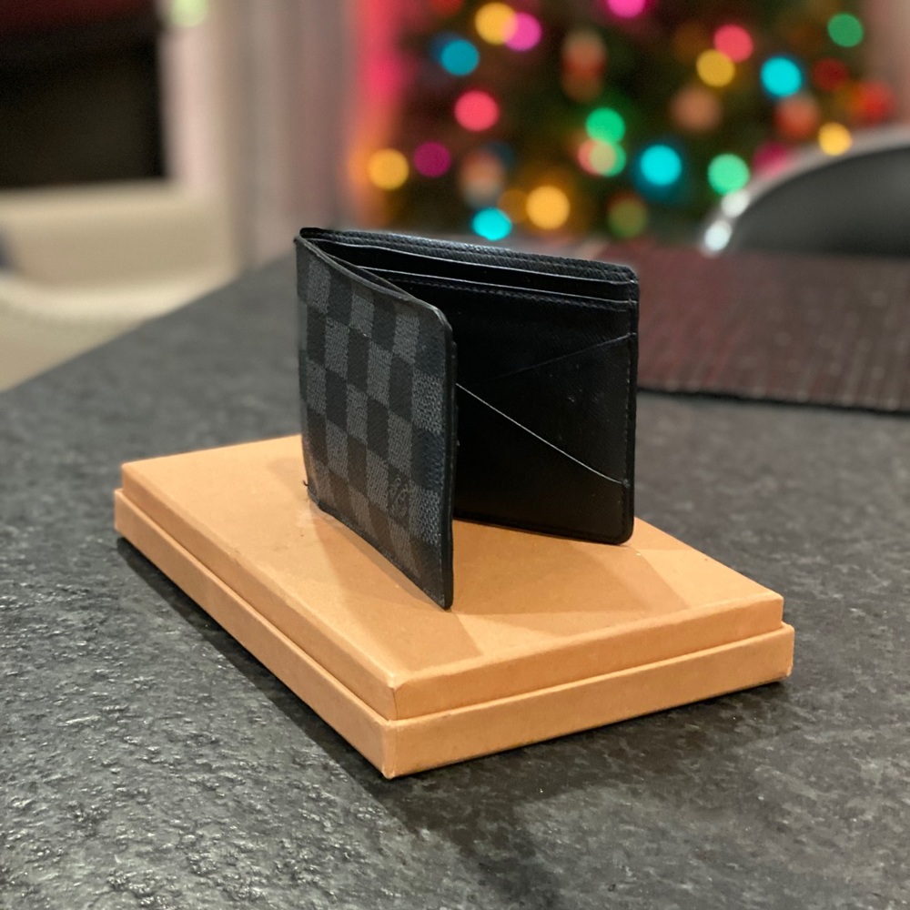 Louis Vuitton Multiple Wallet Damier Graph N63211